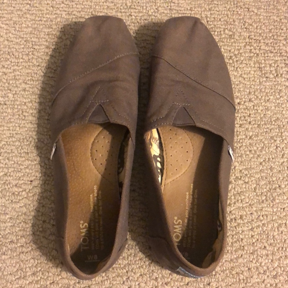 Used TOMS gray